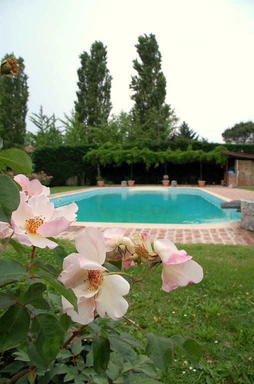 Agriturismo Borgo San Francesco Basiglio Exterior photo