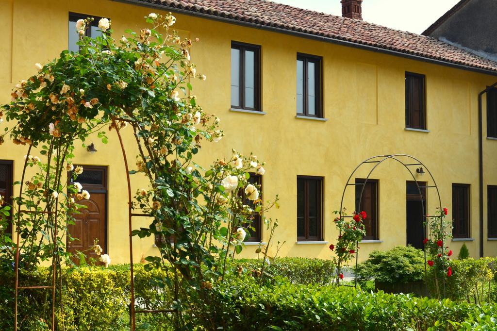 Agriturismo Borgo San Francesco Basiglio Exterior photo