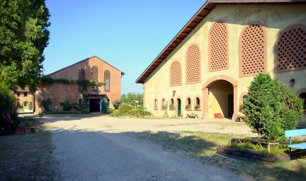 Agriturismo Borgo San Francesco Basiglio Exterior photo