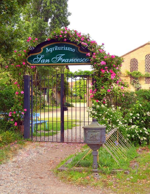Agriturismo Borgo San Francesco Basiglio Exterior photo