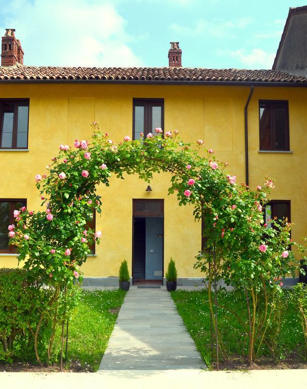 Agriturismo Borgo San Francesco Basiglio Exterior photo